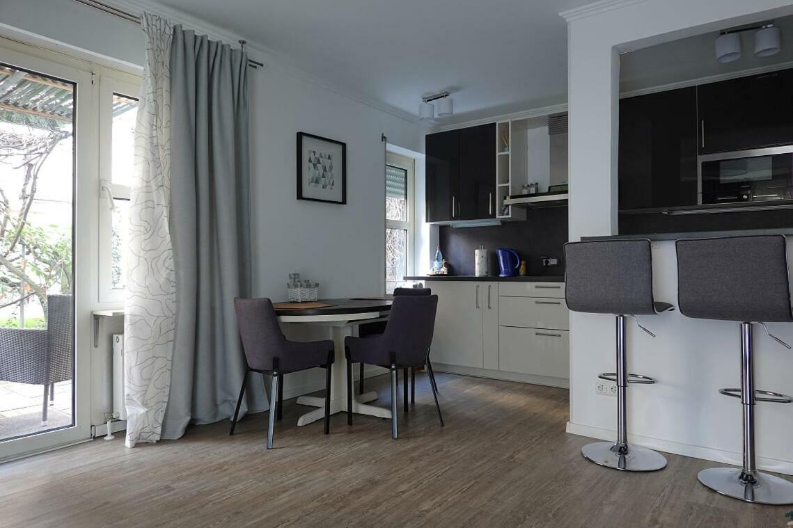 Ruhige Ferienwohnung Mitten In วิสบาเดน ภายนอก รูปภาพ